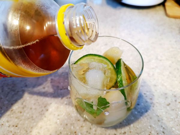 青柠白桃气泡酒