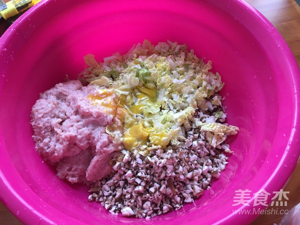 猪肉白菜香菇饺子