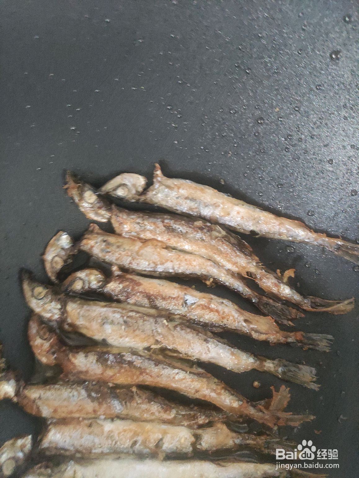 香煎多春鱼的做法