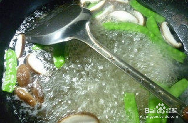 香菇荷兰豆拌小素鸡的做法