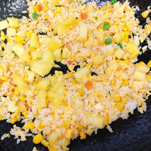 高颜值虾仁菠萝饭