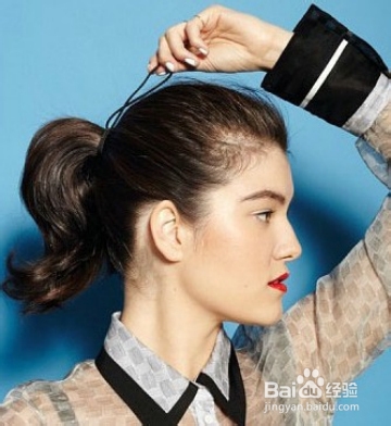 中长发如何DIY丸子头