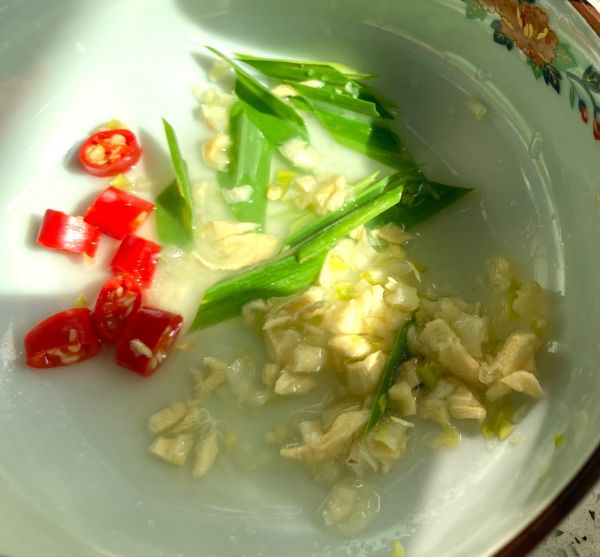 柠檬香茅凉拌酸辣虾仁