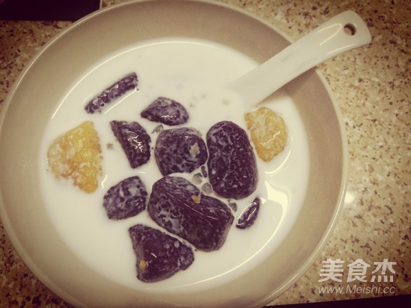 三色芋圆牛奶西米露