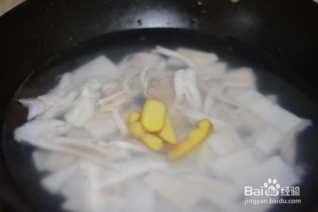 鲜香无比青笋鱿鱼汤