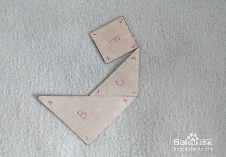 用七巧板怎样拼一个坐在船上沉思的人