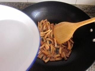 红烧香菇猪肉皮