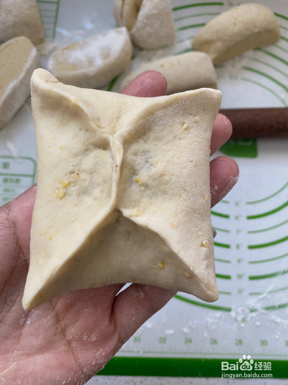 红糖花生芝麻三角包的做法