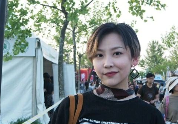 我们留恋，死在眼前，这是什么歌的歌词