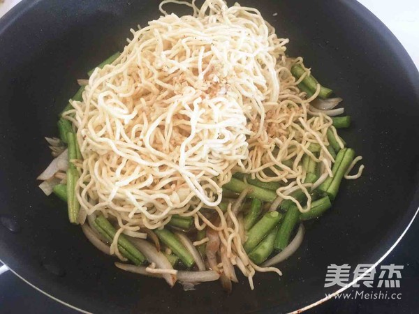 蒜蓉豆角牛肉焖面