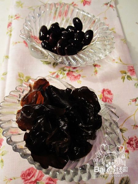 养生小食——醋泡黑豆和木耳