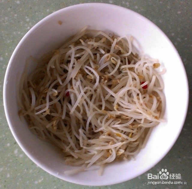 清凉减肥的莴笋拌银芽