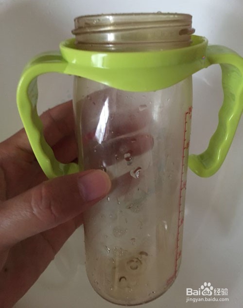 如何将奶瓶变成吸管杯
