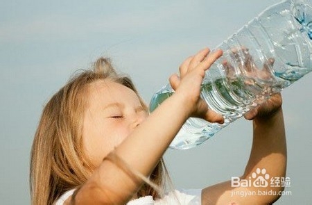 孩子怎样喝水比较好？