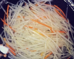 凉拌土豆丝,爽口开胃