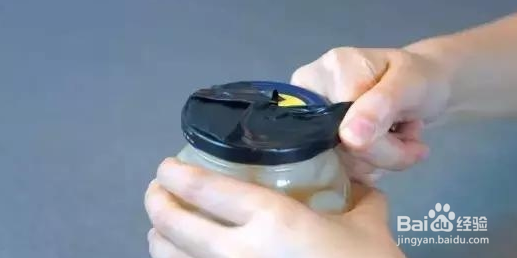 秒开瓶盖小窍门