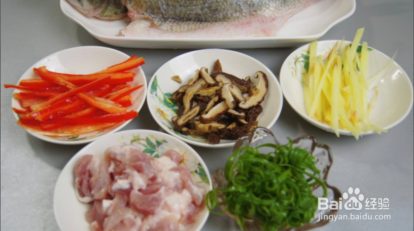家常菜：蒸鲈鱼