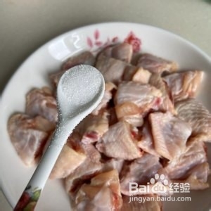 教你怎么做超下饭蒜香茶树菇鸡翅锅