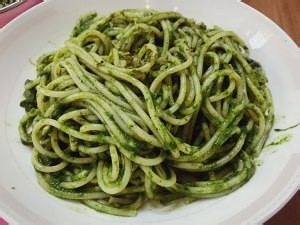 教你制作美味的菠菜蘑菇奶油意面