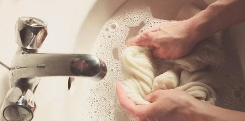 奶茶污渍怎么清洗掉?