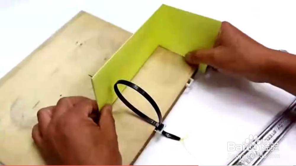 如何用简易绳套制作捕鼠器