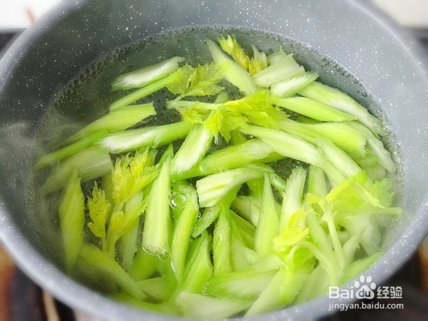 芹菜炒火腿的制作方法
