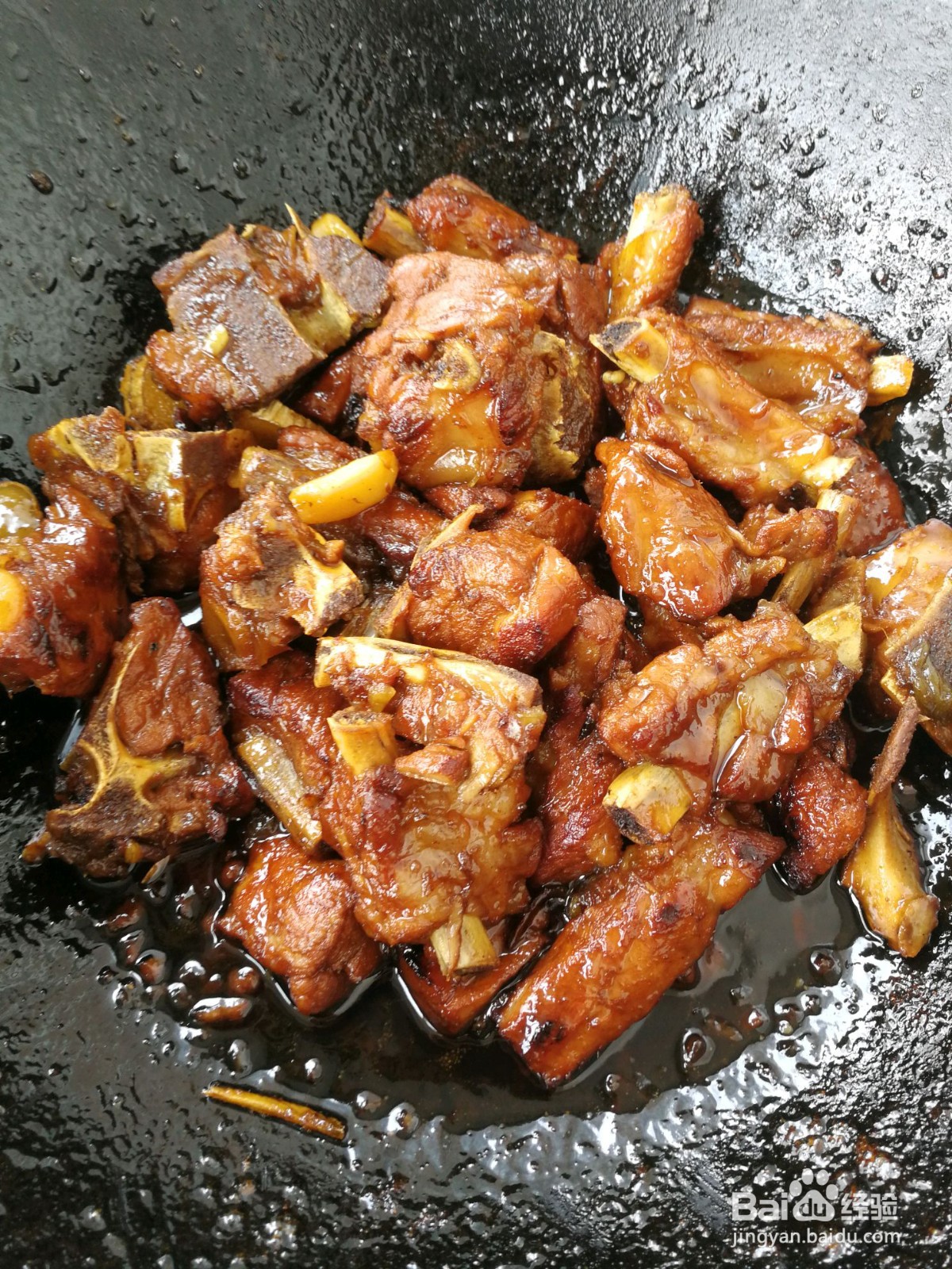 如何制作一份糖醋排骨？