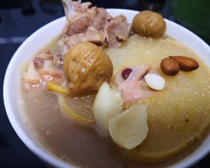 雪梨南北杏无花果猪骨汤