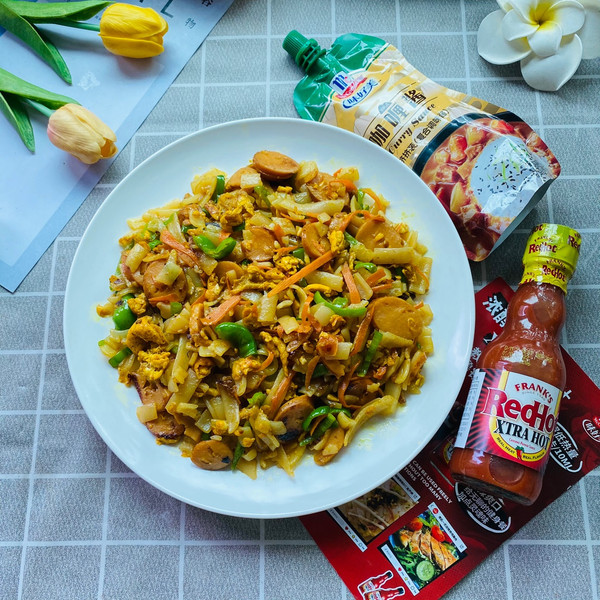 咖喱酱鸡蛋玉米热狗肠炒河粉