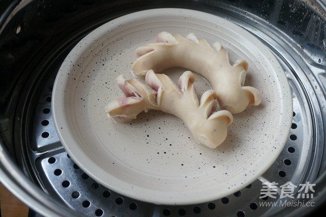 金枪鱼肠酱拌面