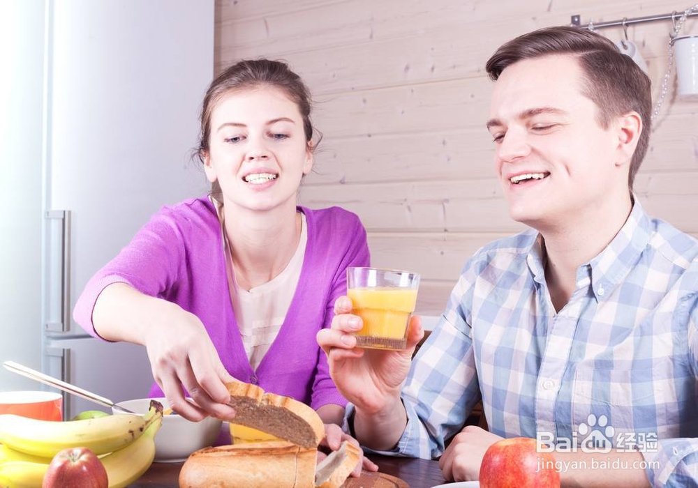 眼睛为什么会看到光点?怎么解决?