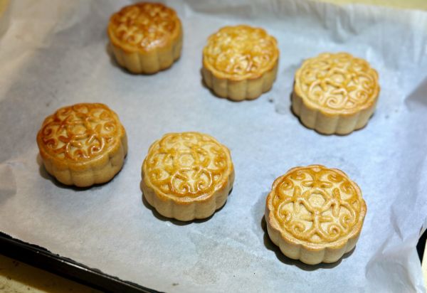 广式金沙奶黄月饼