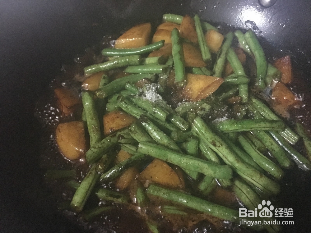 在家中炒土豆刀豆