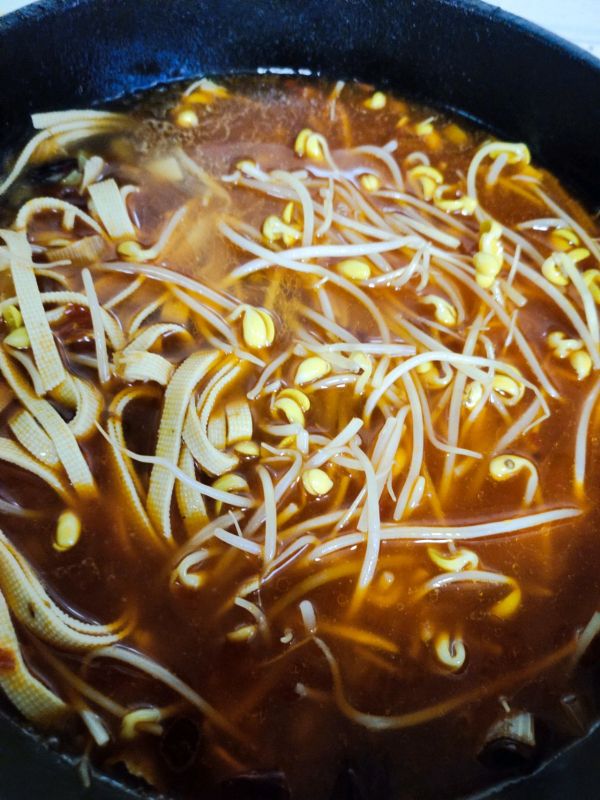 香辣鸭血豆腐锅