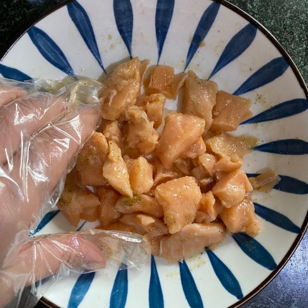 青花椒盐风味三文鱼蔬菜沙拉空气炸