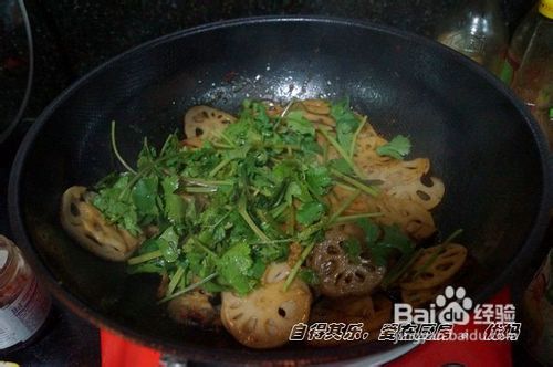香辣入味干锅藕片的做法