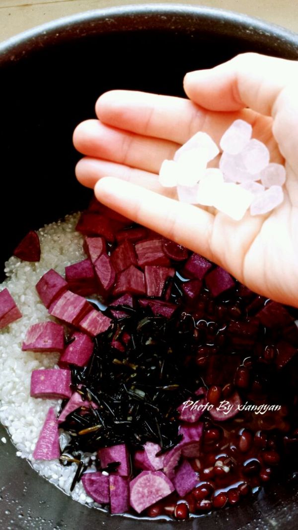 菰米紫薯红豆甜粥