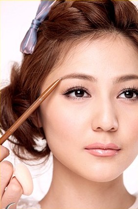 轻柔眉妆的基本技法