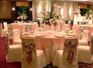 酒店大包间设计如何为餐桌选择桌布: