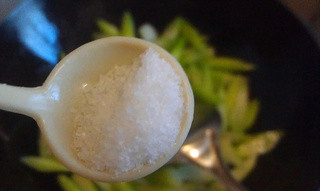 菜远炒腊肠做法详解