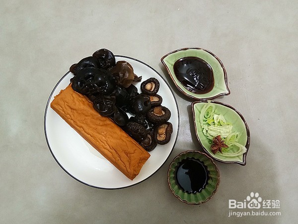 香菇烧素鸡的步骤