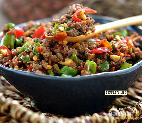 帅家饭遭殃【尖椒牛肉末】做法