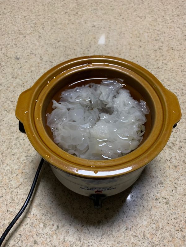牛奶桃胶银耳羹