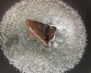 如何做泥蒿辣炒腊肉