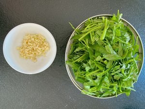 翠绿的空心菜的做法