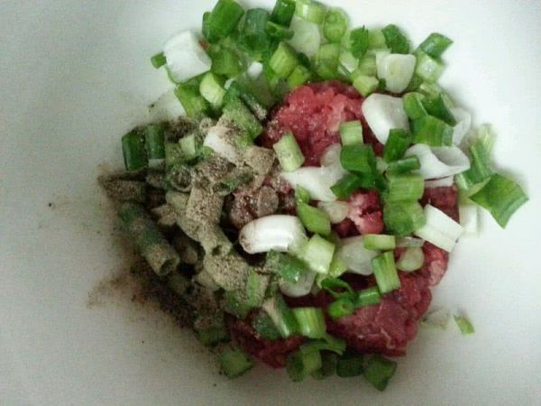 葱香牛肉土豆饼