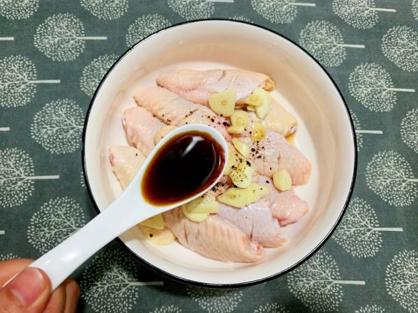 鲜嫩多汁柠香黑胡椒烤鸡翅