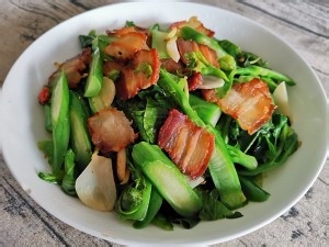 如何做出好吃的腊肉炒芥蓝