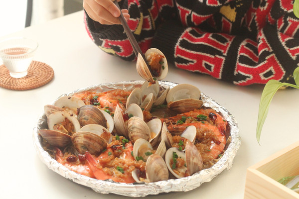 蒜蓉粉丝蛤蜊烤虾