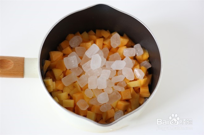 黄桃苏打饮的做法